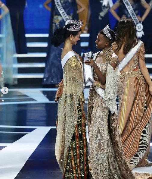 7 Gaya memukau Zozibini Tunzi kenakan busana buatan Anne Avantie