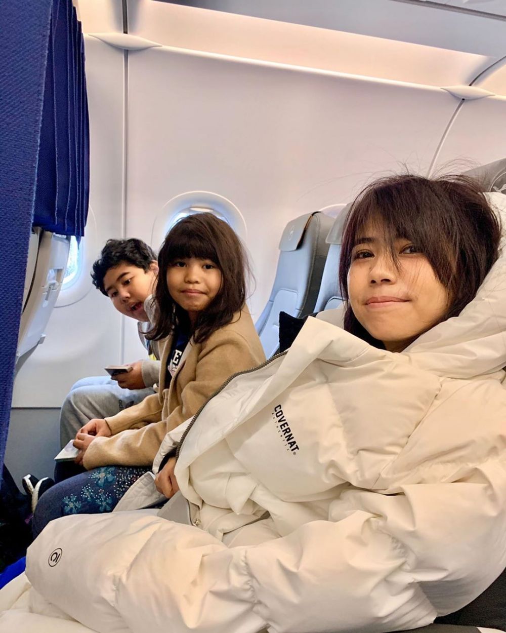 9 Pesona Gamila Arief, istri Pandji Pragiwaksono yang awet muda