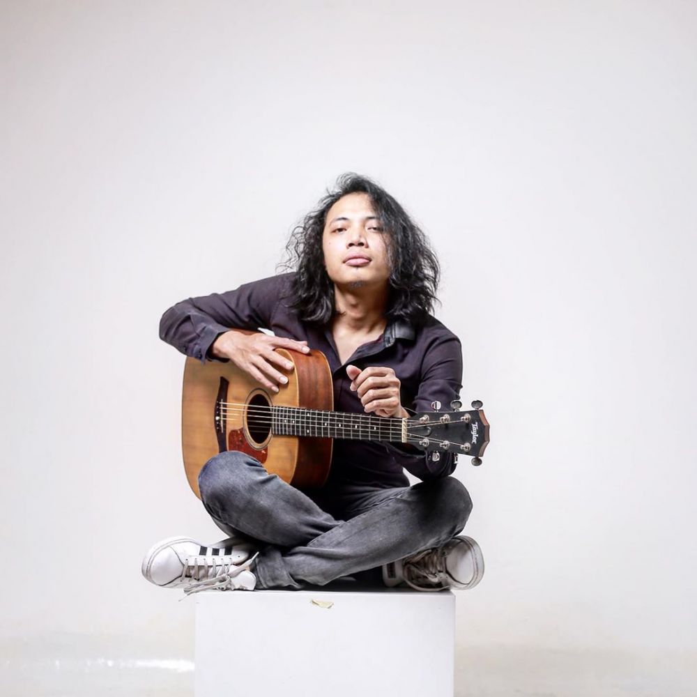 15 Potret Felix Irwan, musisi cover Jogja yang laris manis