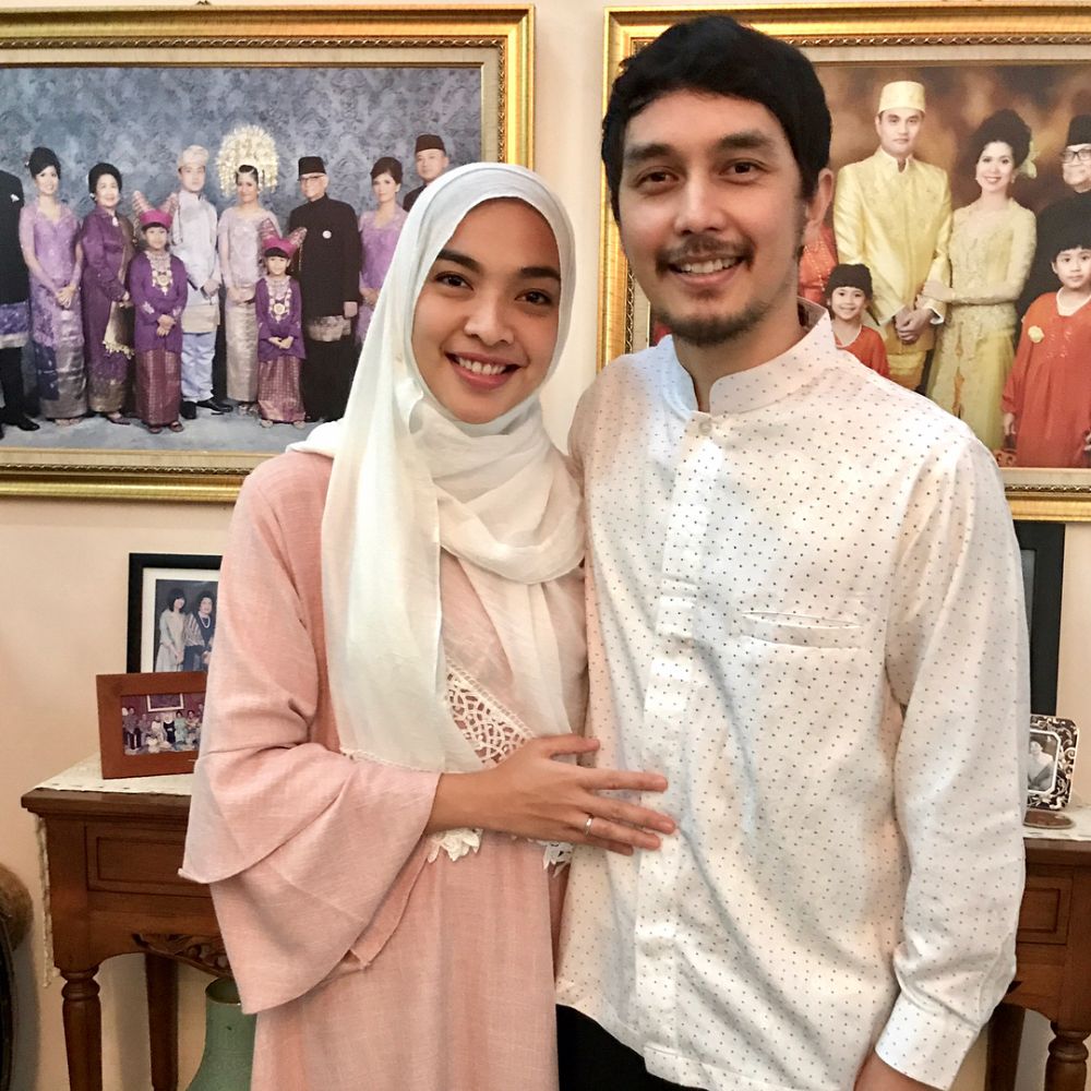 9 Momen Tika Bravani 'Denok TOP' & suami asli, harmonis abis