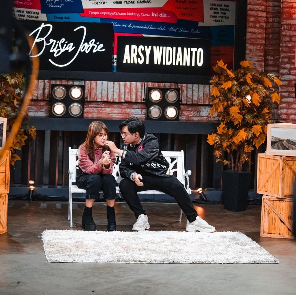 Meski hanya teman duet, 8 potret Arsy dan Jodie ini bikin baper