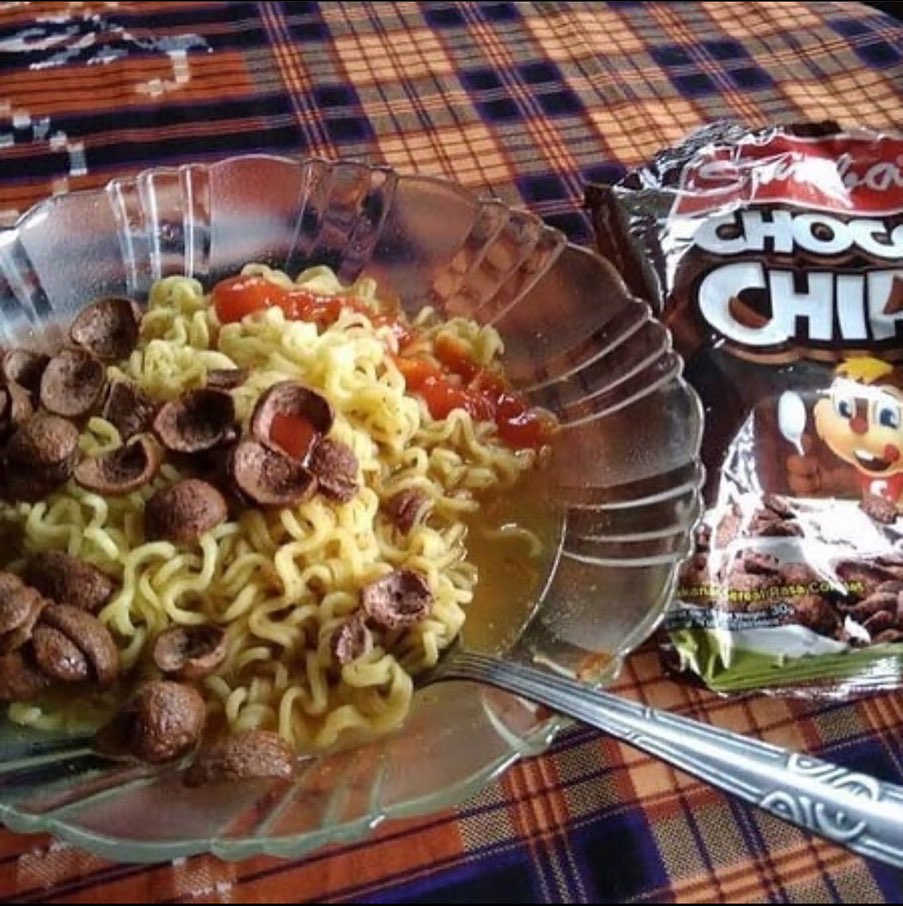 10 Cara nyeleneh menikmati makanan ala orang Indonesia ini kocak