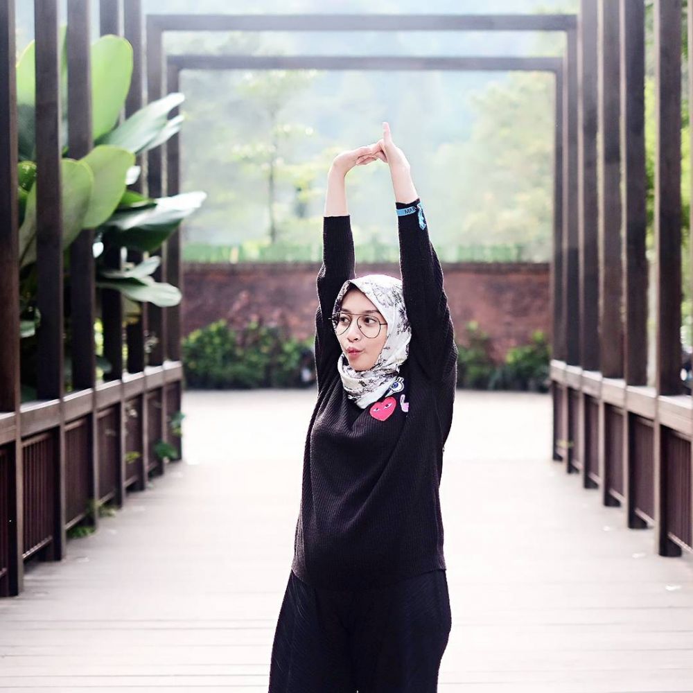 Gaya baby bump 7 beauty vlogger ini terlihat memesona