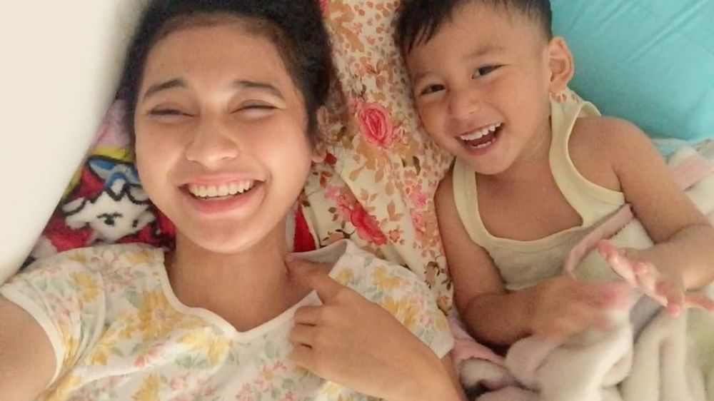 6 Potret muka bantal Indah Permatasari, cantiknya tak pudar