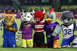 6 Aksi maskot Madura United pas main TikTok ini kocak abis