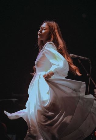 10 Gaya Nadin Amizah bergaun vintage, anggun pancarkan kecantikan