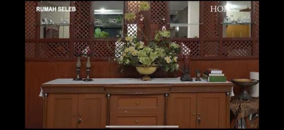 5 Potret rumah mewah Sahila Hisyam, dekorasinya klasik