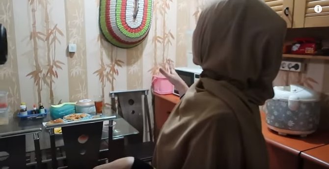 Tak mewah, ini 10 potret rumah pertama yang dibeli Denny Cagur