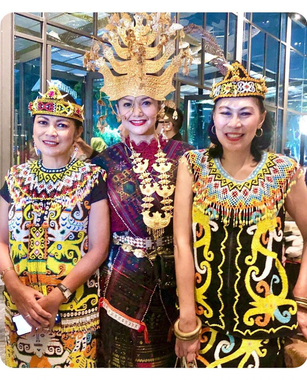 8 Potret Bella Saphira pakai baju adat Batak, gayanya curi perhatian