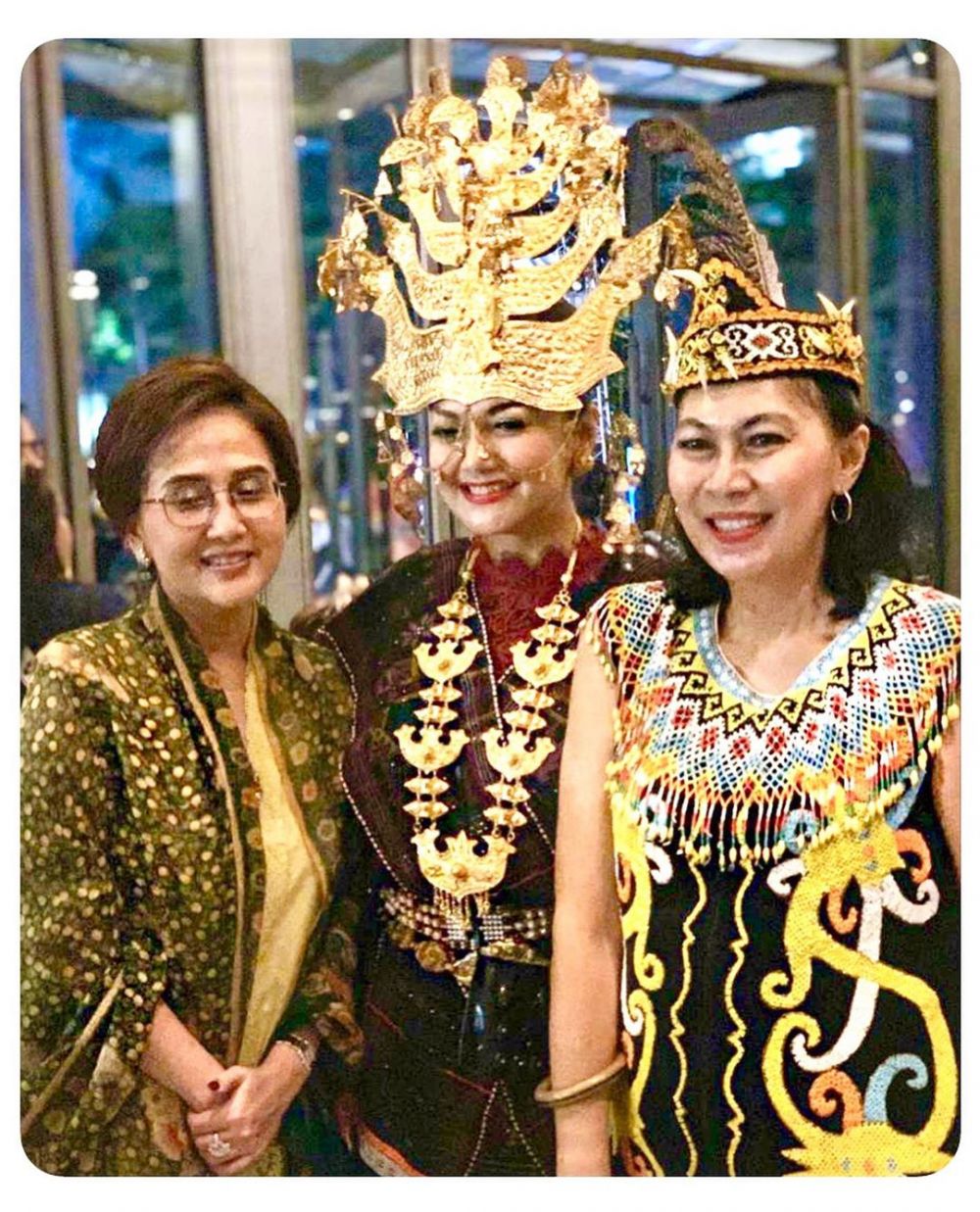 8 Potret Bella Saphira pakai baju adat Batak, gayanya curi perhatian