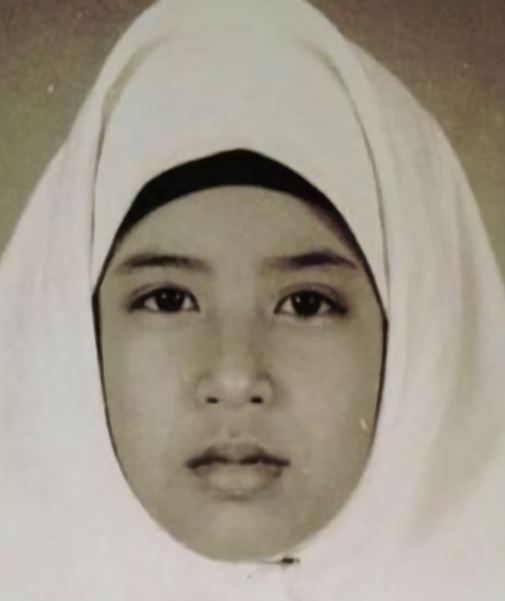 Potret lawas 8 penyanyi dangdut saat sekolah ini curi perhatian