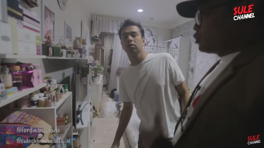 6 Potret kamar Amy Qanita, lemari riasnya bikin salah fokus