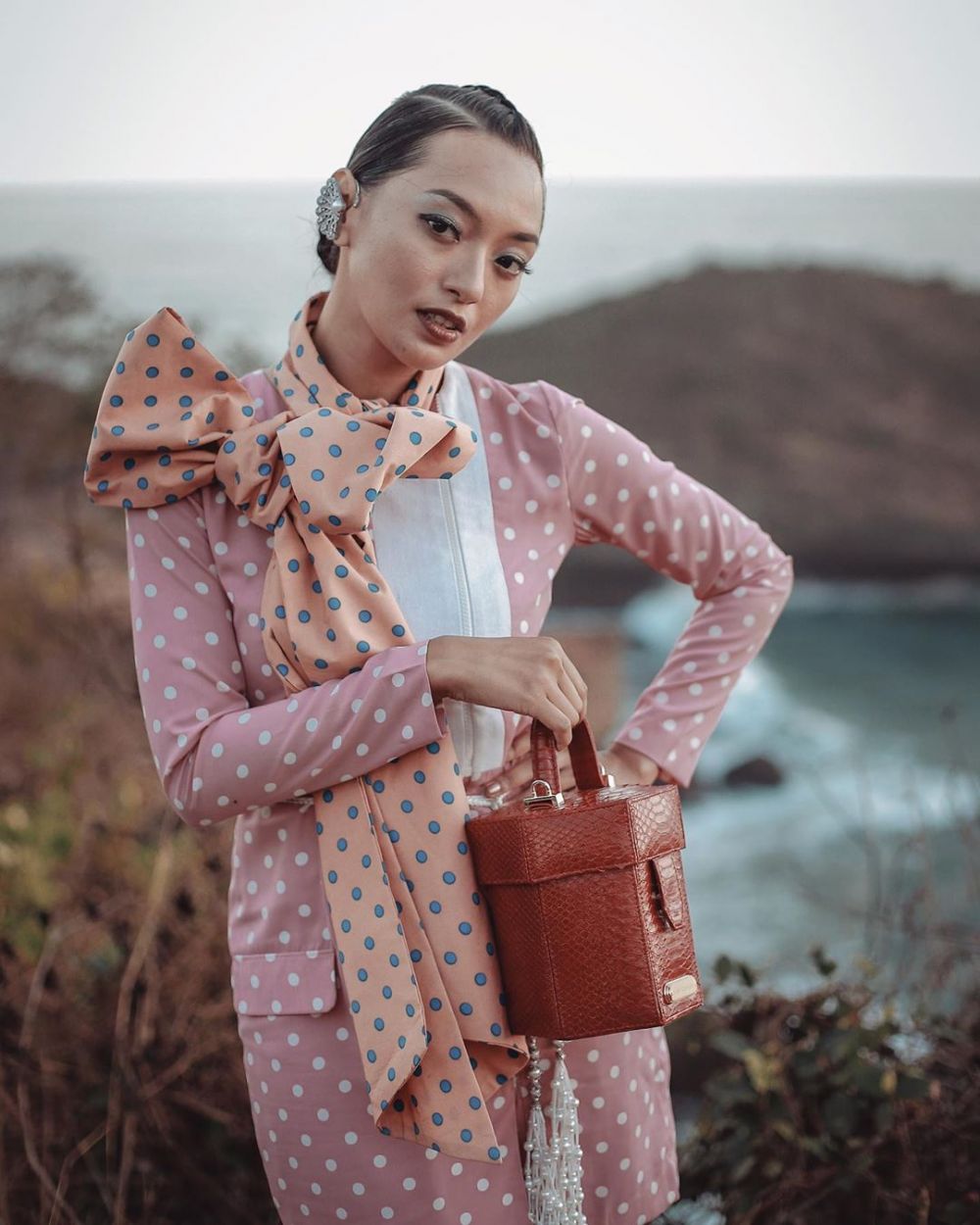 6 Artis ini dikarantina karena virus Corona