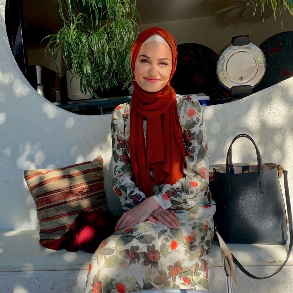 7 Pesona Emma Maree, finalis Miss World Australia 2020 berhijab
