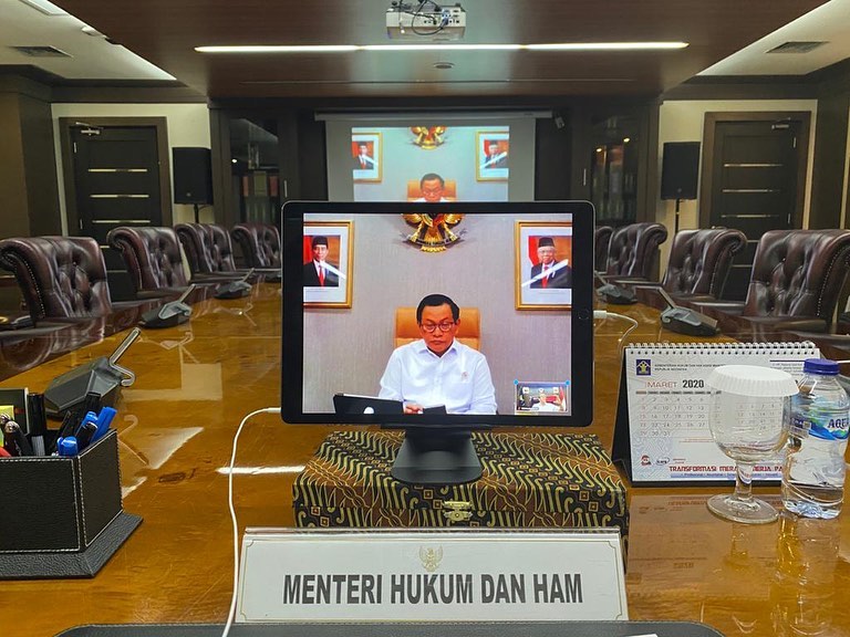 7 Potret rapat terbatas Presiden Jokowi dengan menteri via daring