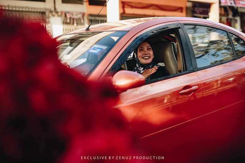 7 Potret pernikahan di tengah wabah Corona, usung tema drive thru