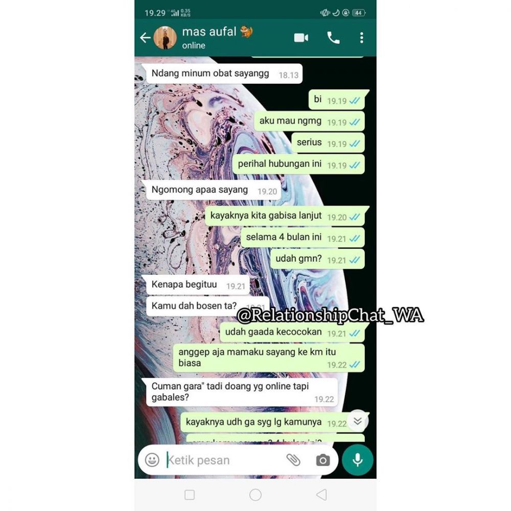 8 Meme lucu bosan pacaran ini bikin tepuk jidat