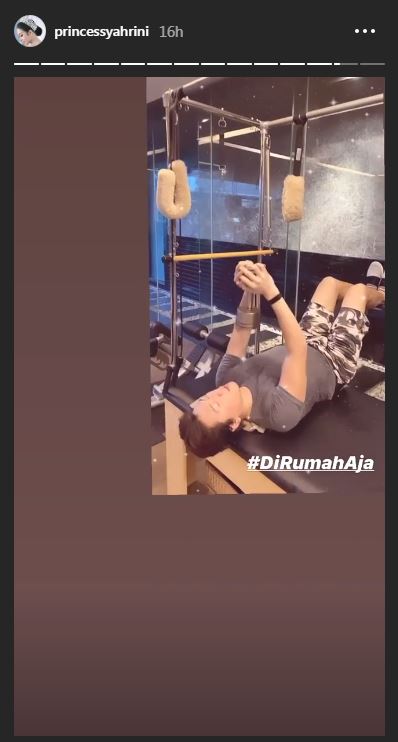 Isolasi diri di rumah, begini aktivitas Syahrini & Reino Barack