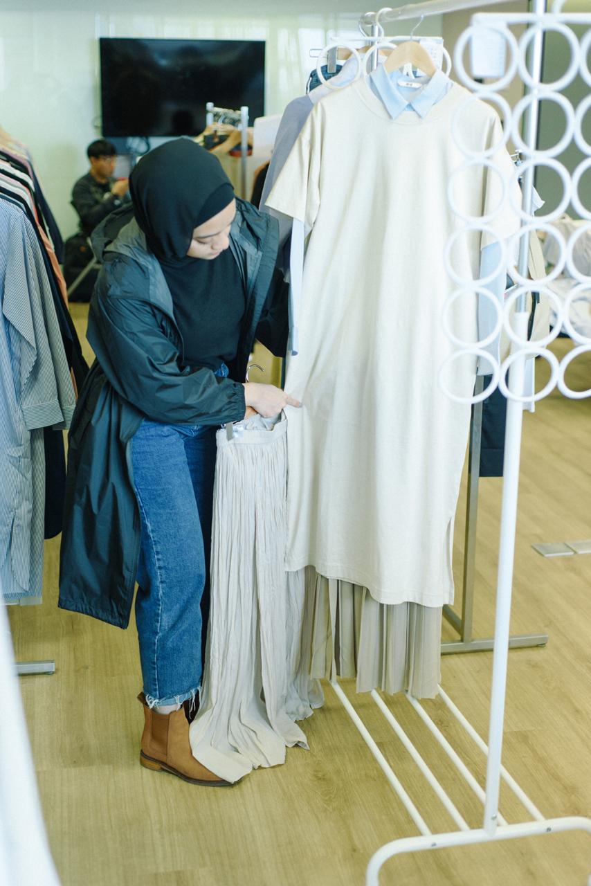 Kolaborasi dengan Ayudia, ini koleksi Uniqlo bergaya modest wear