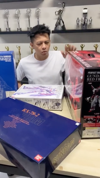 Dua minggu di rumah saja, begini aktivitas Ariel Noah