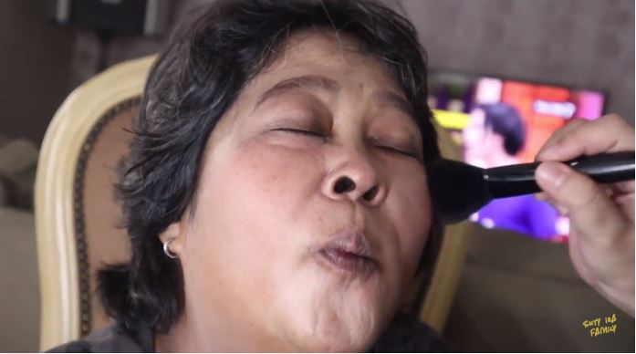 Biasa tampil natural, ini 9 potret Suti Karno bermakeup tebal