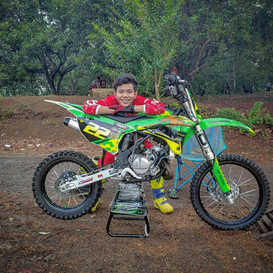 7 Aksi ekstrem Tegar Septian bermain motocross, bikin ngeri