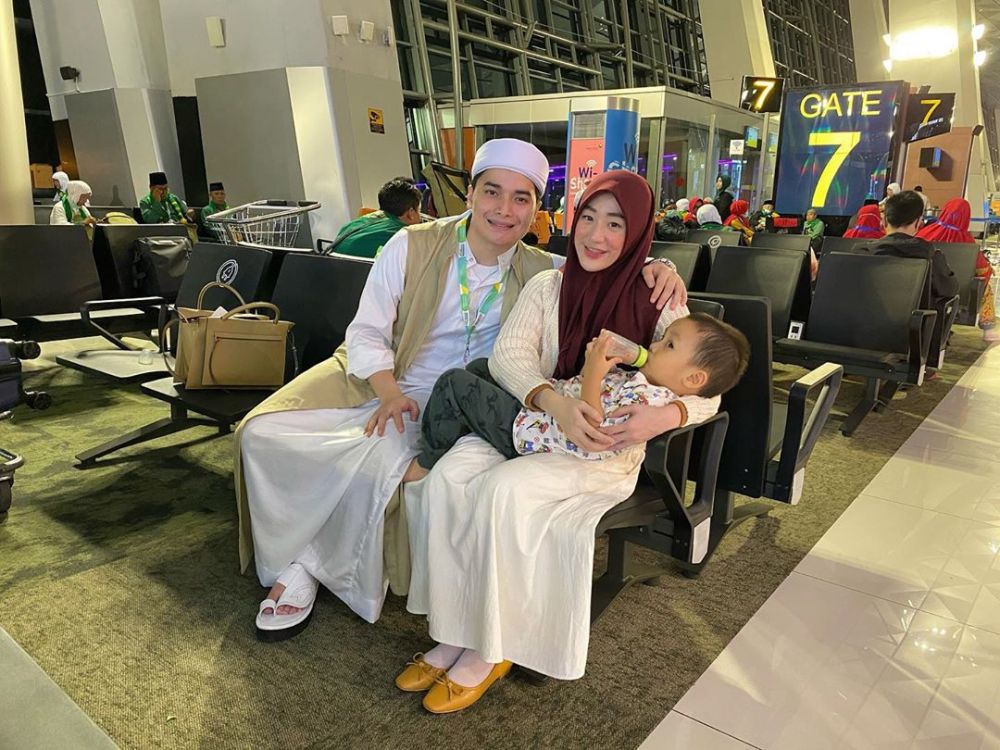 Belum 20 tahun, 10 seleb ini putuskan menikah di usia muda