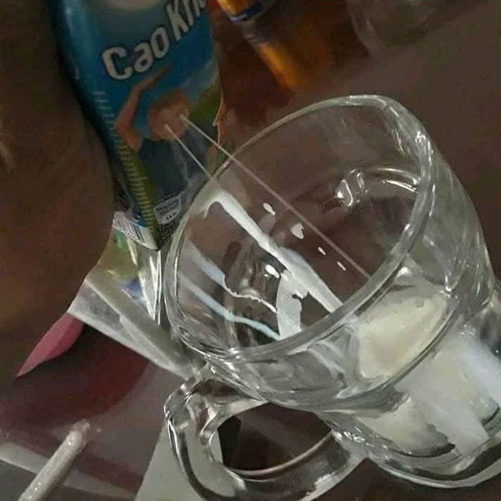 10 Potret lucu orang kurang kerjaan waktu makan, kocak pol