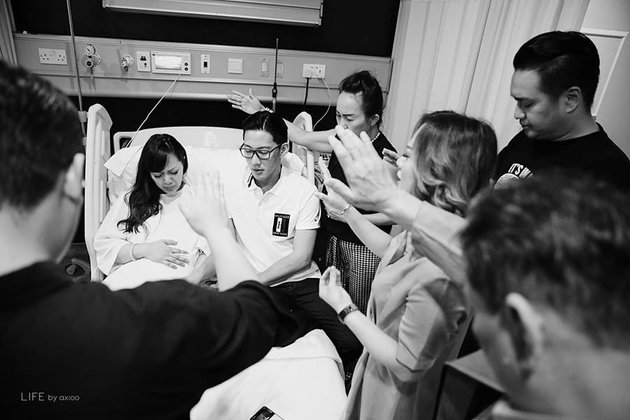 8 Potret perdana anak Yuanita Christiani, parasnya curi perhatian