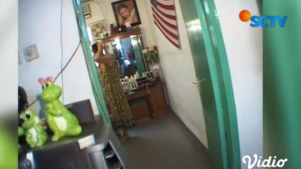 8 Penampakan rumah lawas Jennifer Dunn, banyak kandang burung