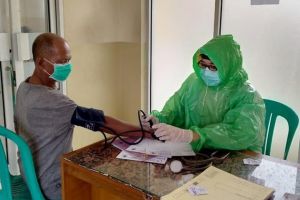 Cerita paramedis pakai jas hujan demi cegah penularan Corona