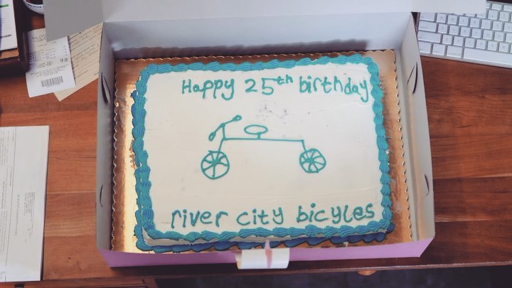 8 Desain kue ulang tahun ini absurd dan bikin senyum kecut