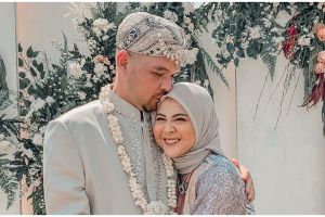 5 Momen pernikahan ayah Kesha Ratuliu, sang ibu tiri curi perhatian