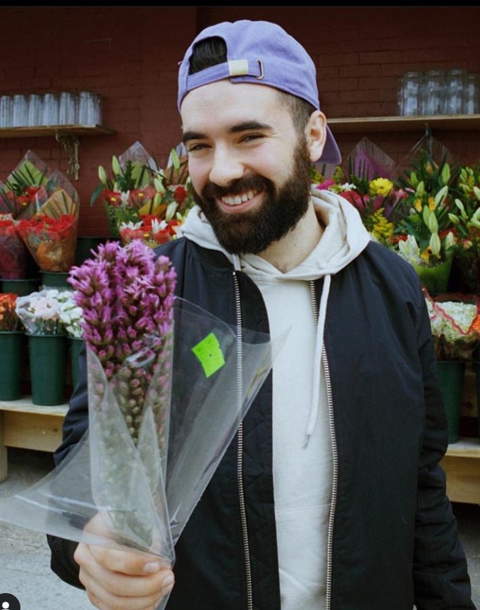 Kisah cowok PDKT terhalang isolasi corona, caranya kreatif & so sweet