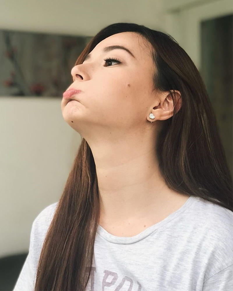 Ikut until tomorrow, pose nyeleneh 8 seleb cantik ini bikin salfok