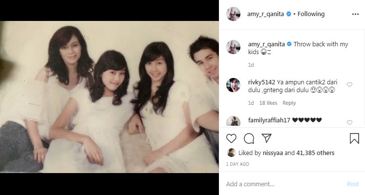 Unggah foto lawas bareng anak, ibunda Raffi Ahmad jadi sorotan