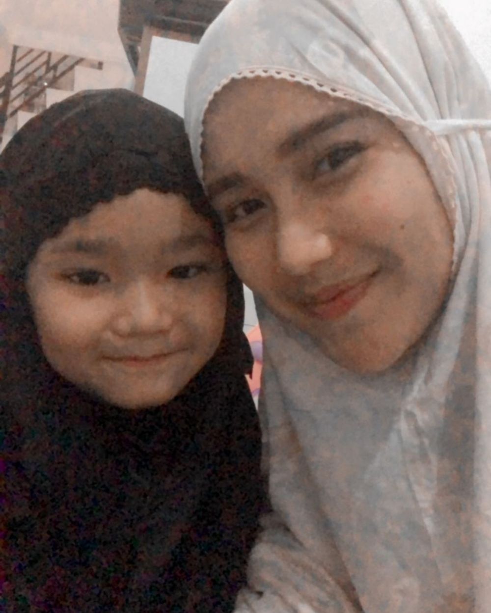 10 Aktivitas Ayu Ting Ting di rumah saja, gaya natural curi perhatian