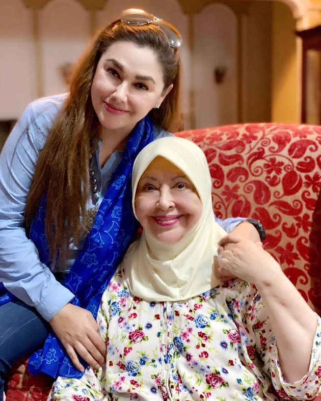 8 Momen ultah Mieke Wijaya ke-80, parasnya curi perhatian