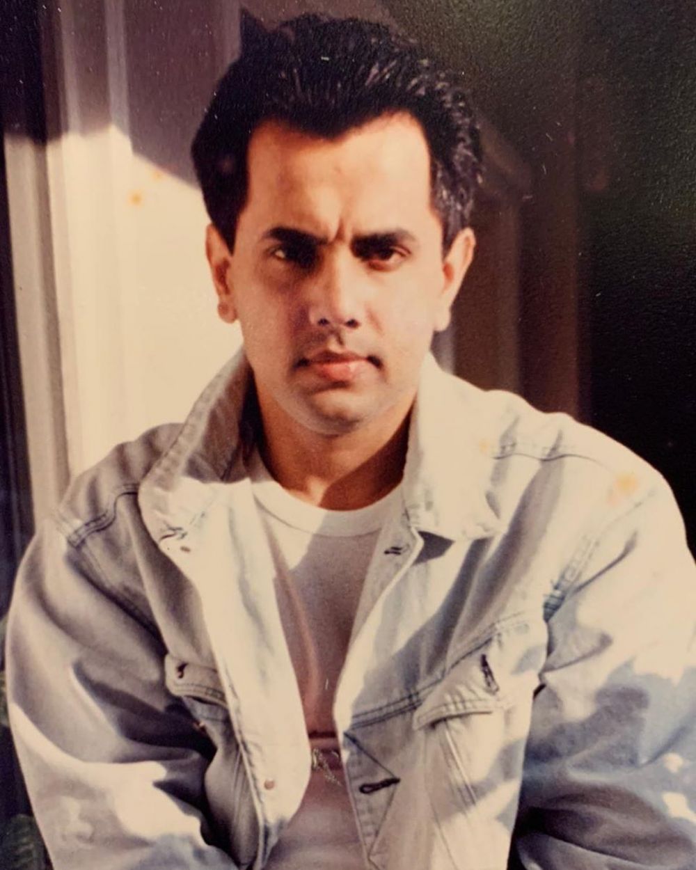 Bunga Zainal unggah foto lawas suami, disebut mirip bintang film