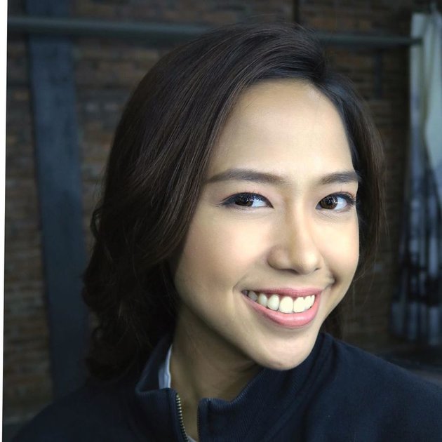 Jarang tersorot, ini 10 potret anak angkat Ari Sihasale & istri