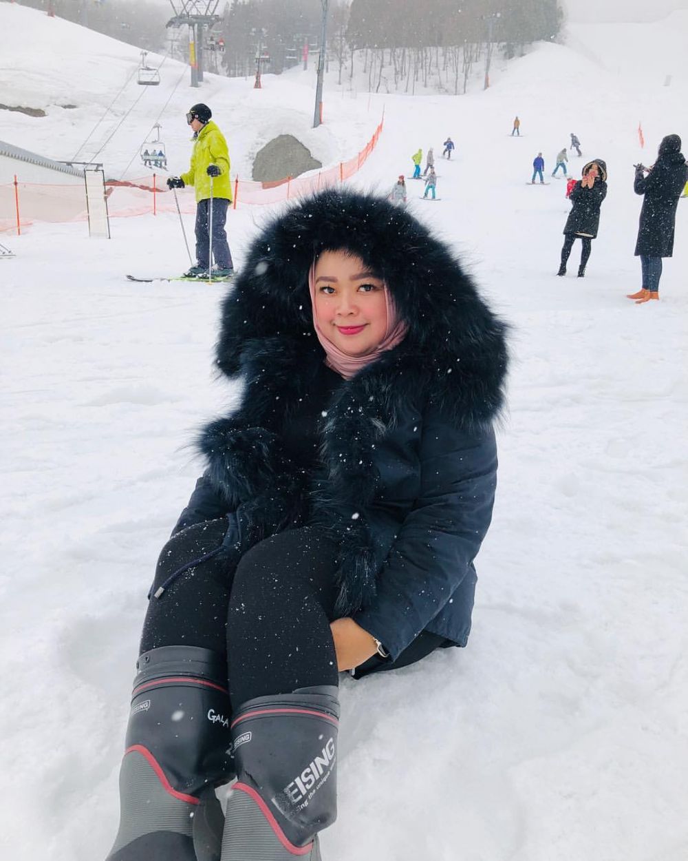 10 Potret Erni Citra, kakak angkat Raffi Ahmad yang baru terekspos