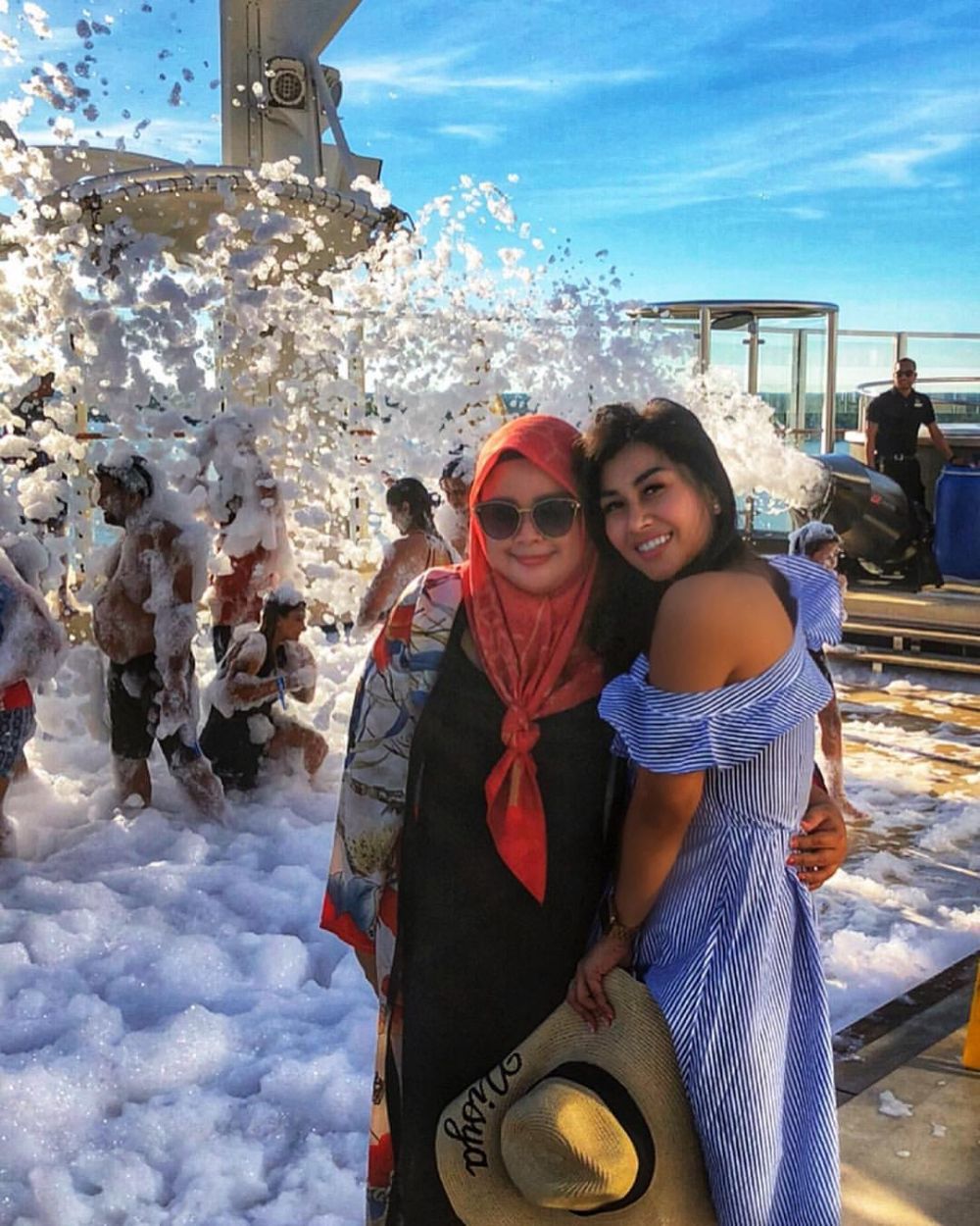 10 Potret Erni Citra, kakak angkat Raffi Ahmad yang baru terekspos