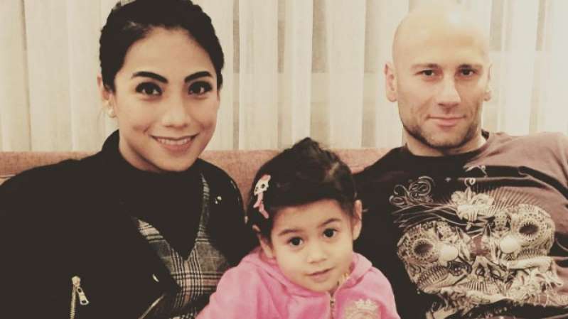 Potret terkini 8 seleb yang tinggal di luar negeri usai menikah