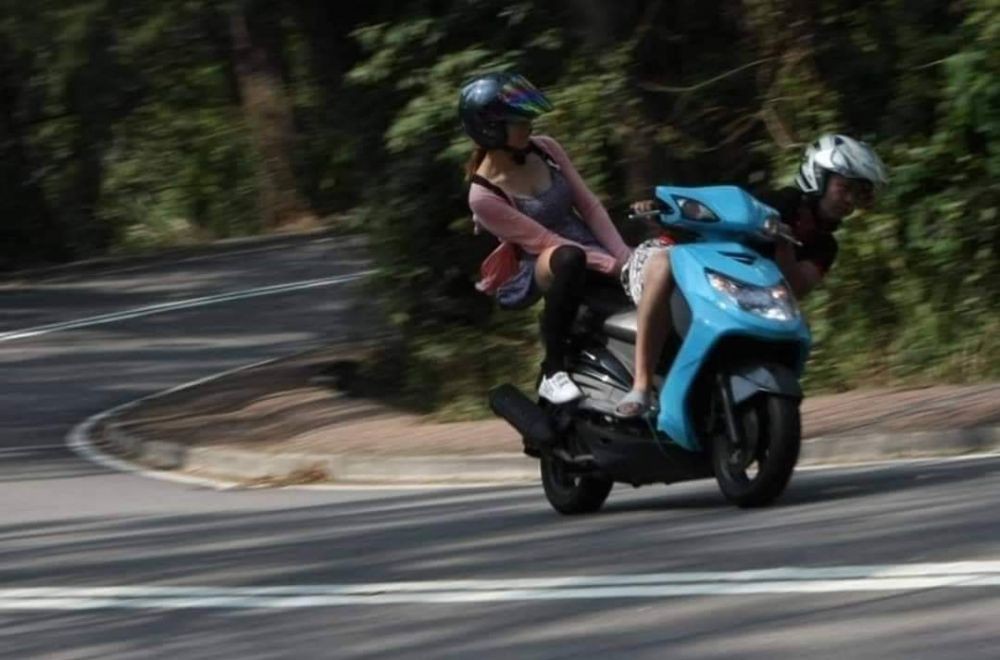 10 Aksi lucu pengendara saat social distancing, bikin tepuk jidat