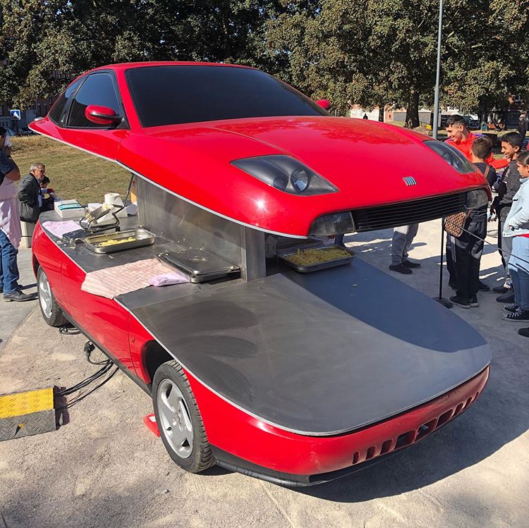 10 Potret modifikasi mobil jadi barang keren, ada kolam renang