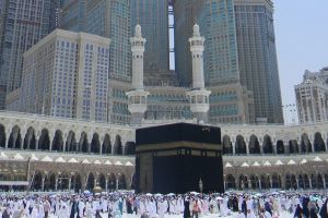 Arab Saudi imbau umat muslim tunda haji & umrah saat wabah corona