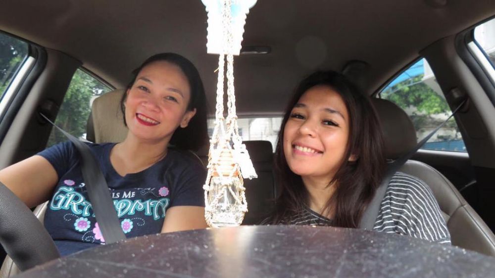 Pesona anak angkat 4 seleb berusia dewasa, curi perhatian