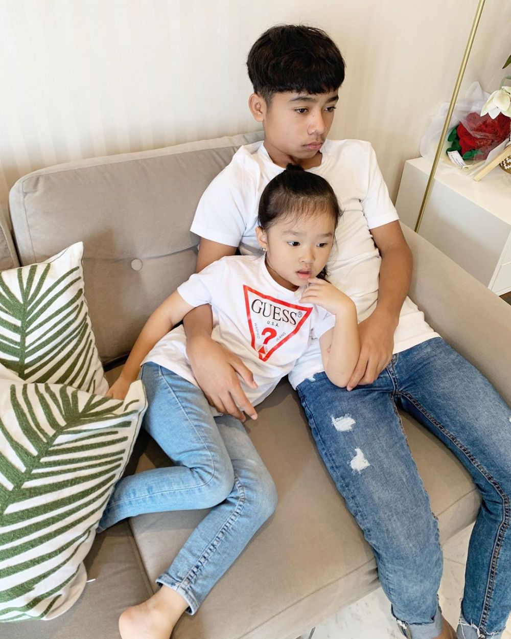 10 Momen Betrand Peto momong Thalia & Thania, bukti kakak idaman