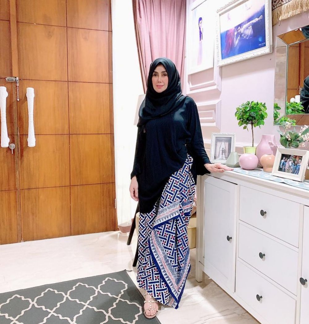 6 Potret transformasi Amy Qanita,  awet muda di usia 55 tahun