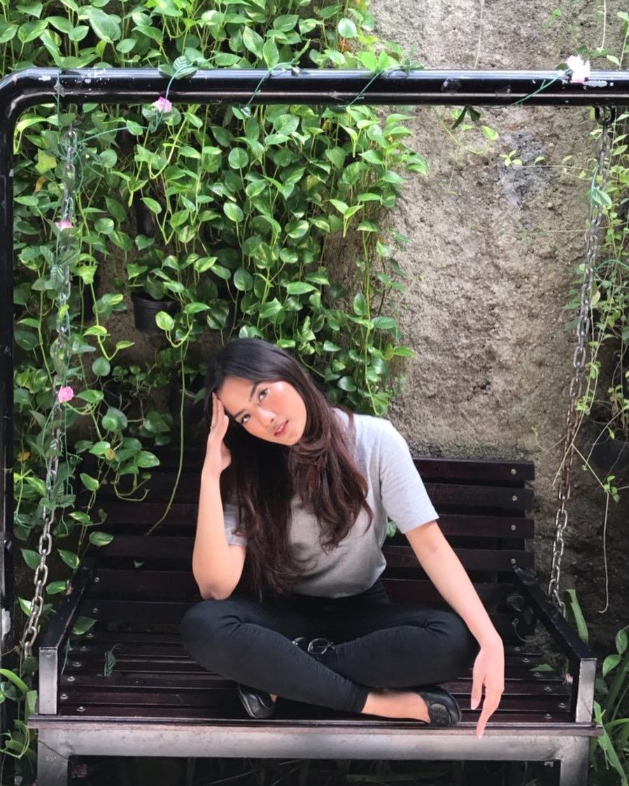 10 Potret cantik Tania, anak tiri Elma Theana yang jarang tersorot
